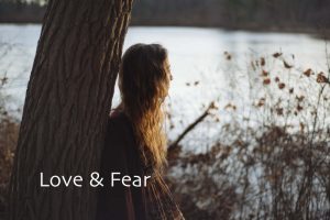 Mehr über den Artikel erfahren Es gibt nur zwei Gefühle: Liebe & Angst